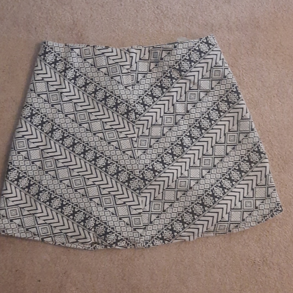 Skirt‎
